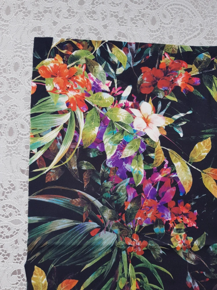 Květy v sametu 40x40cm 