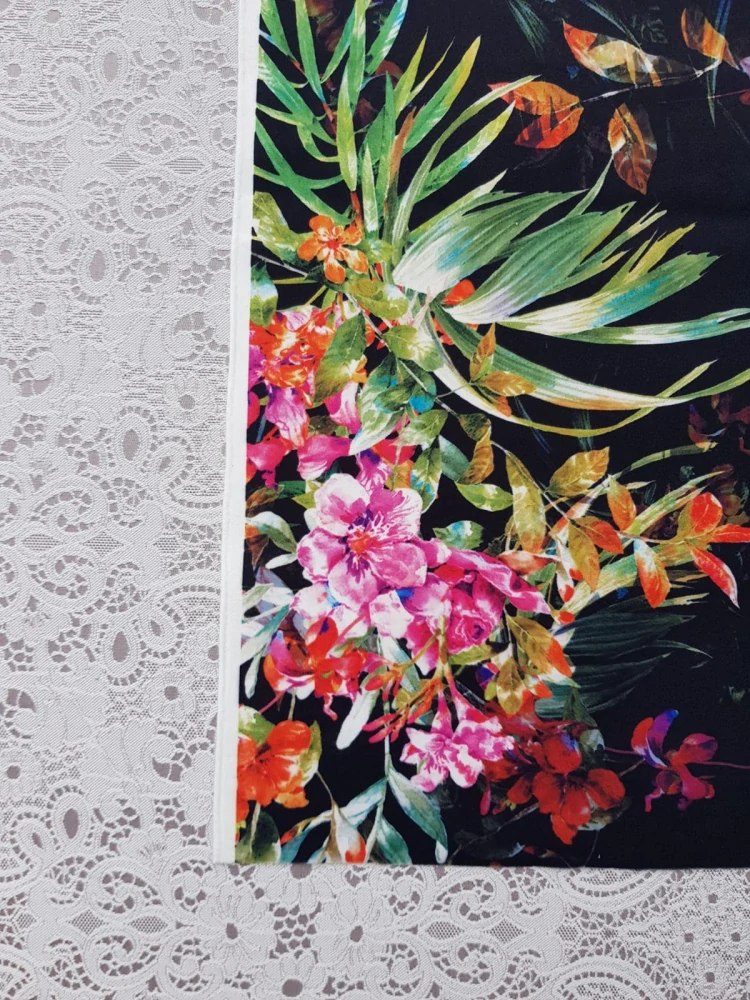 Květy v sametu 45x45cm 