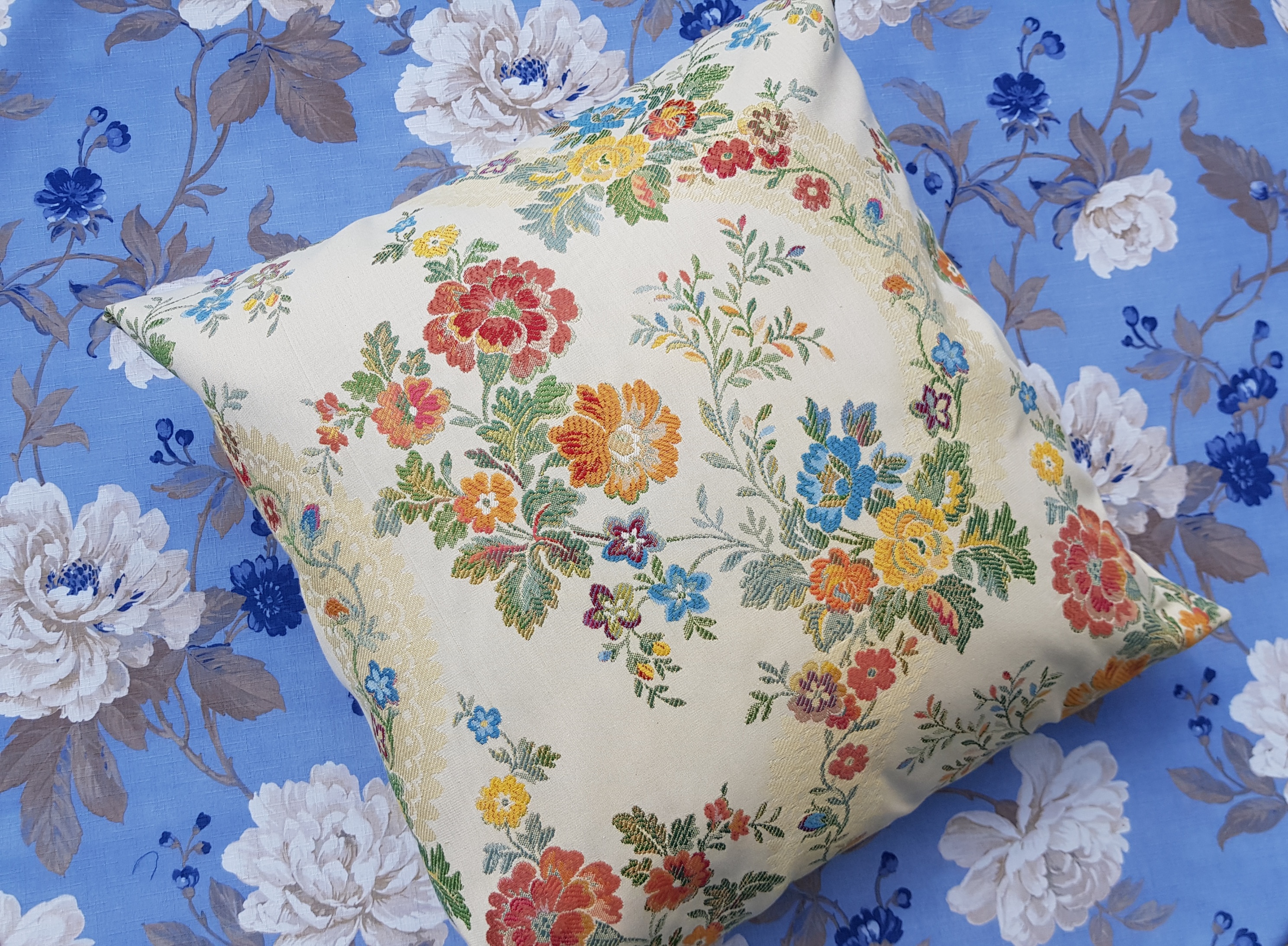 Tkané jarní květy