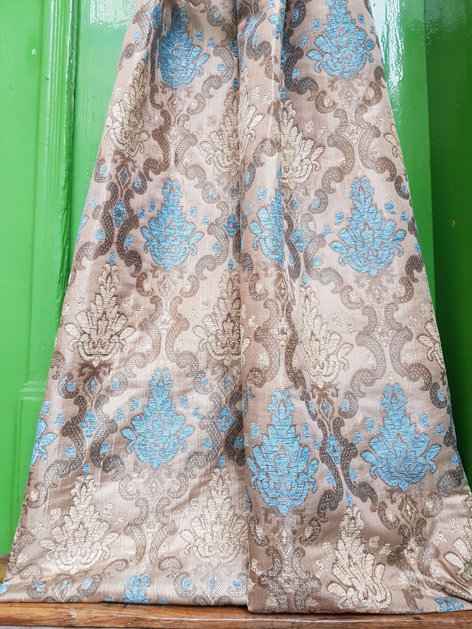 Ornamenty na světlé