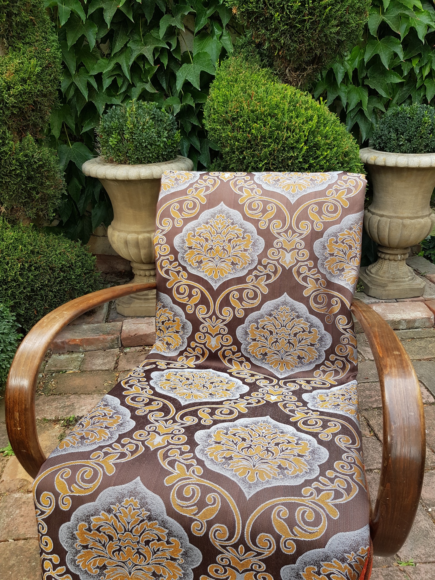 Ornamenty na hnědé