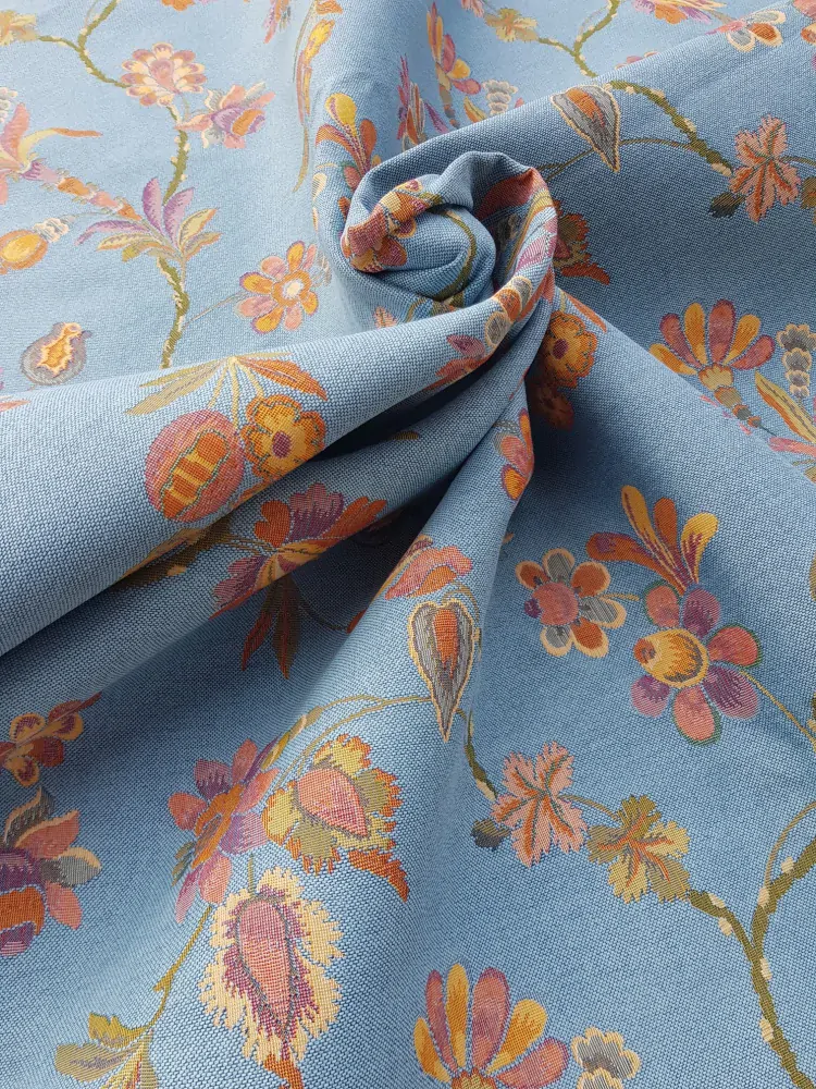 Květinové motivy v modré