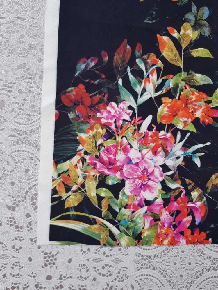 Květy v sametu 50x50cm 