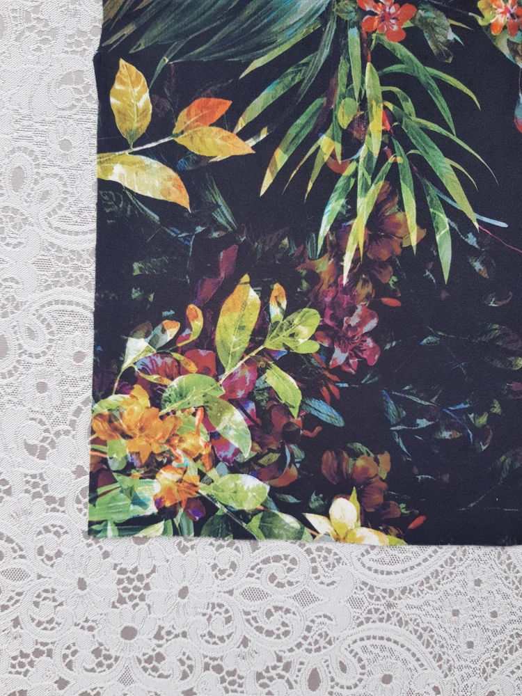 Květy v sametu 40x40cm 