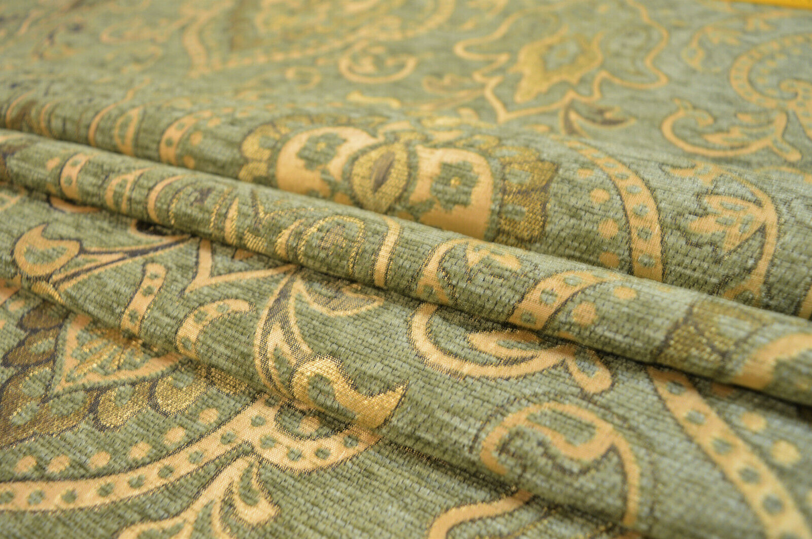 Ornamenty v šedozelené