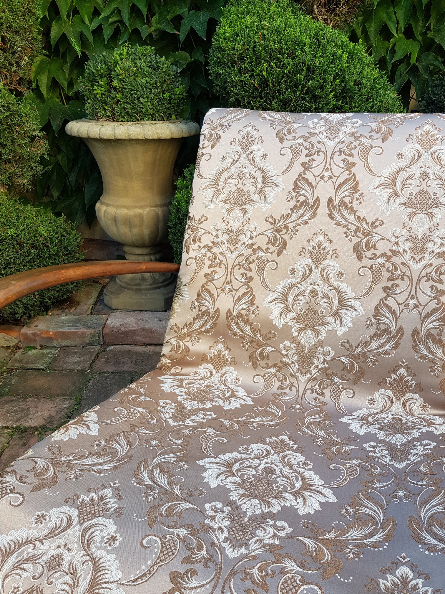 Damaškový motiv "Imperial" v šedé