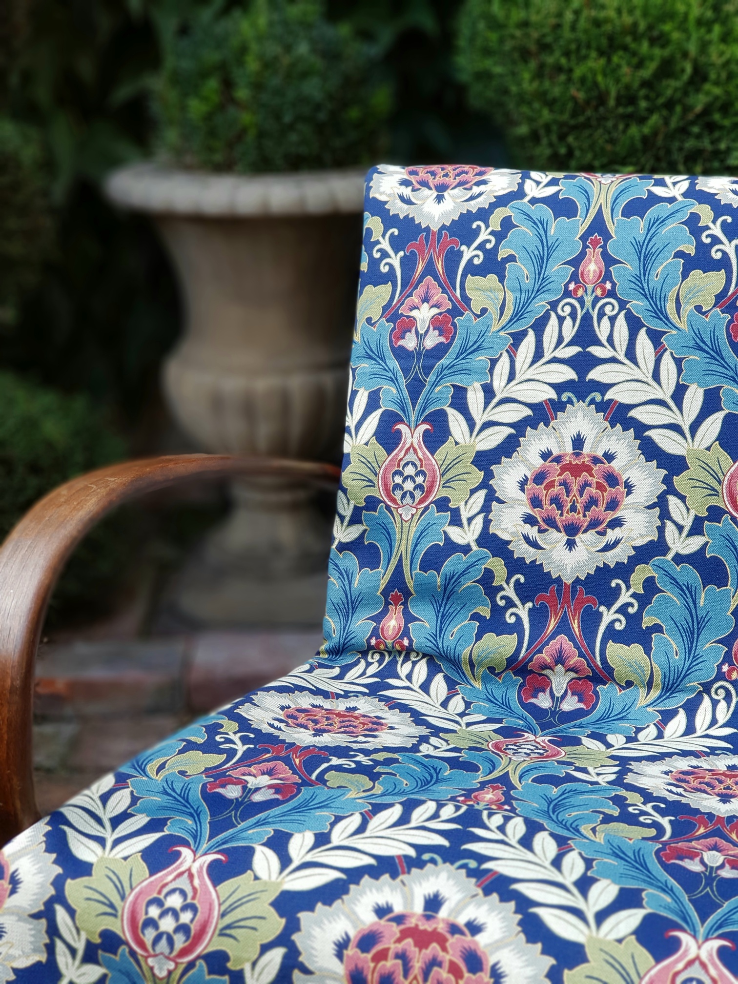 Florální ornament v secesním stylu