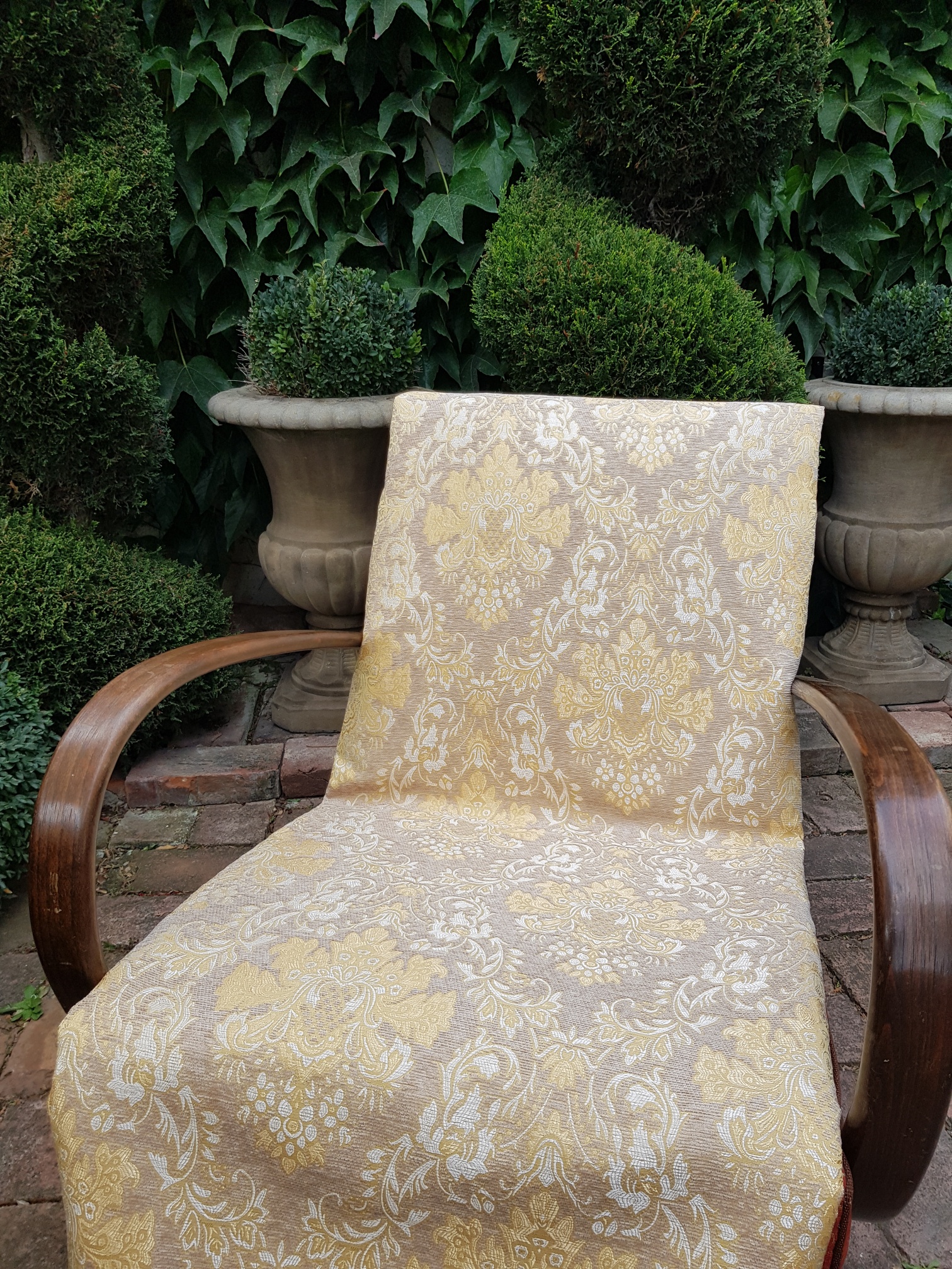 Ornamenty ve zlatavé