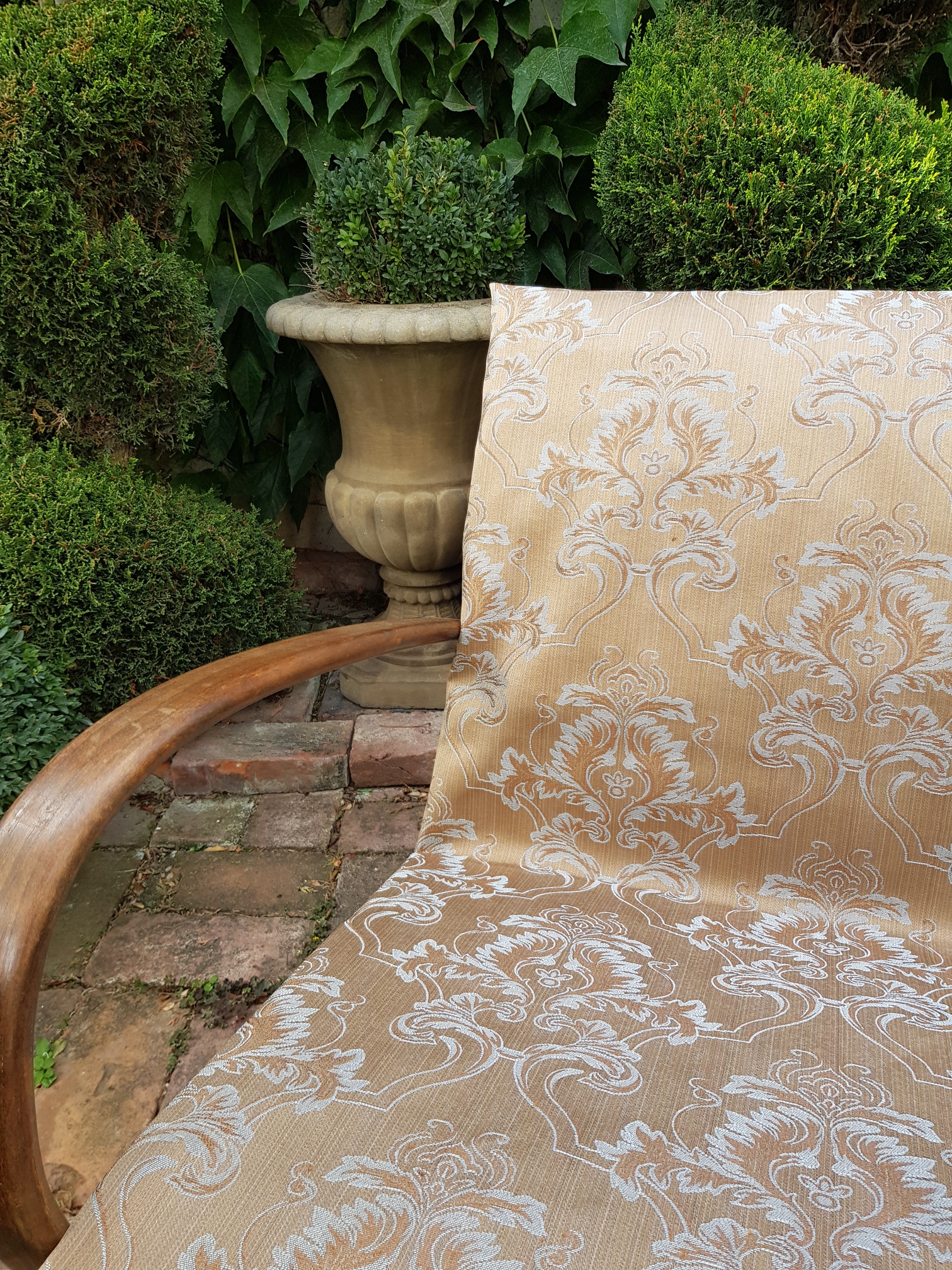 Ornamenty na pískové zlaté