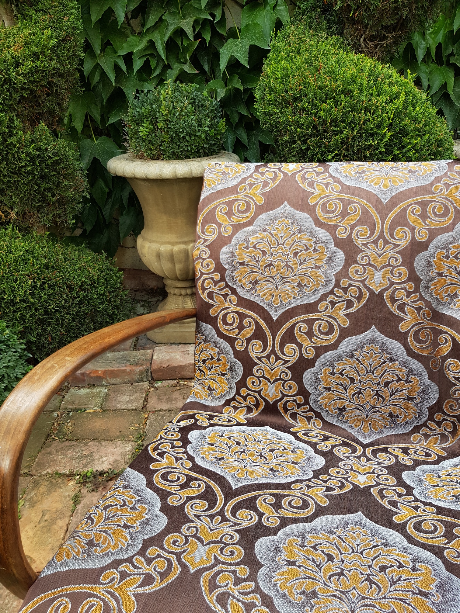 Ornamenty na hnědé