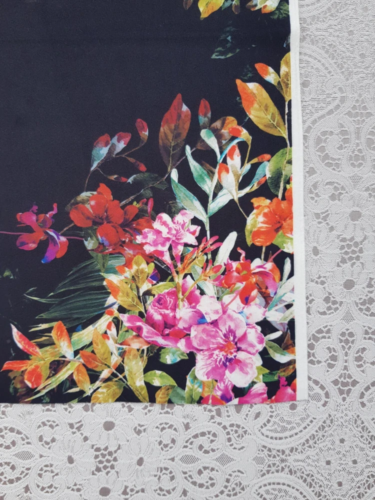 Květy v sametu 40x40cm 